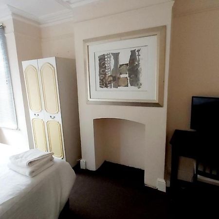 Priestfield House Medway Bed & Breakfast Gillingham  Dış mekan fotoğraf