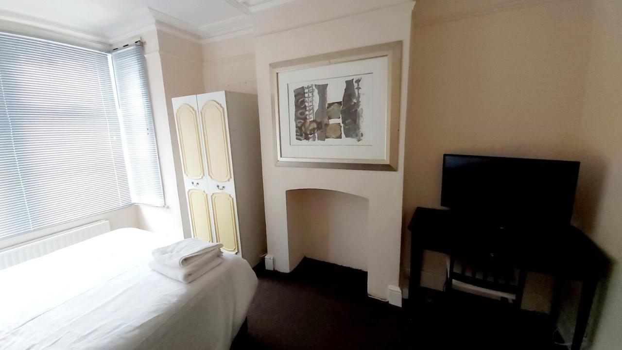 Priestfield House Medway Bed & Breakfast Gillingham  Dış mekan fotoğraf